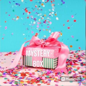 Mystery Box. Women’s Clothing 5 pcs Size Medium
